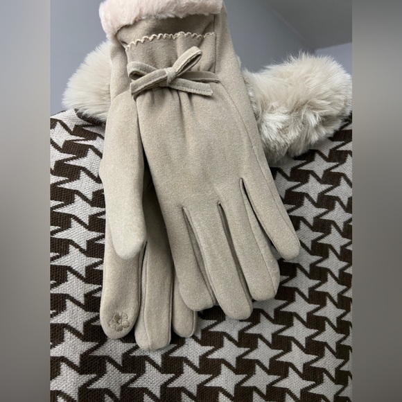 Cream and Brown Houndstooth with Faux Fur - Picture 7 of 7